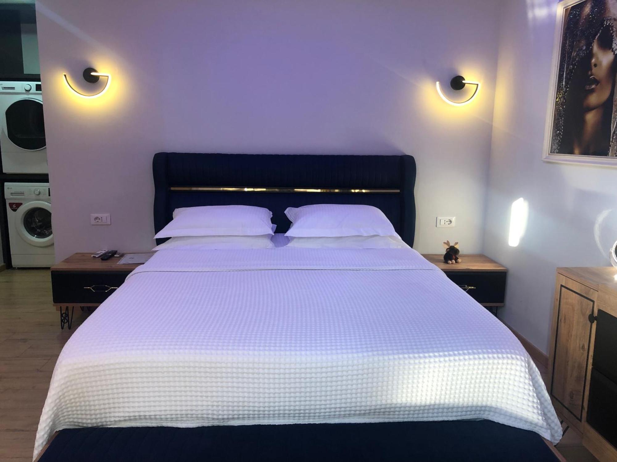Deluxe In Center Apartment Tirana