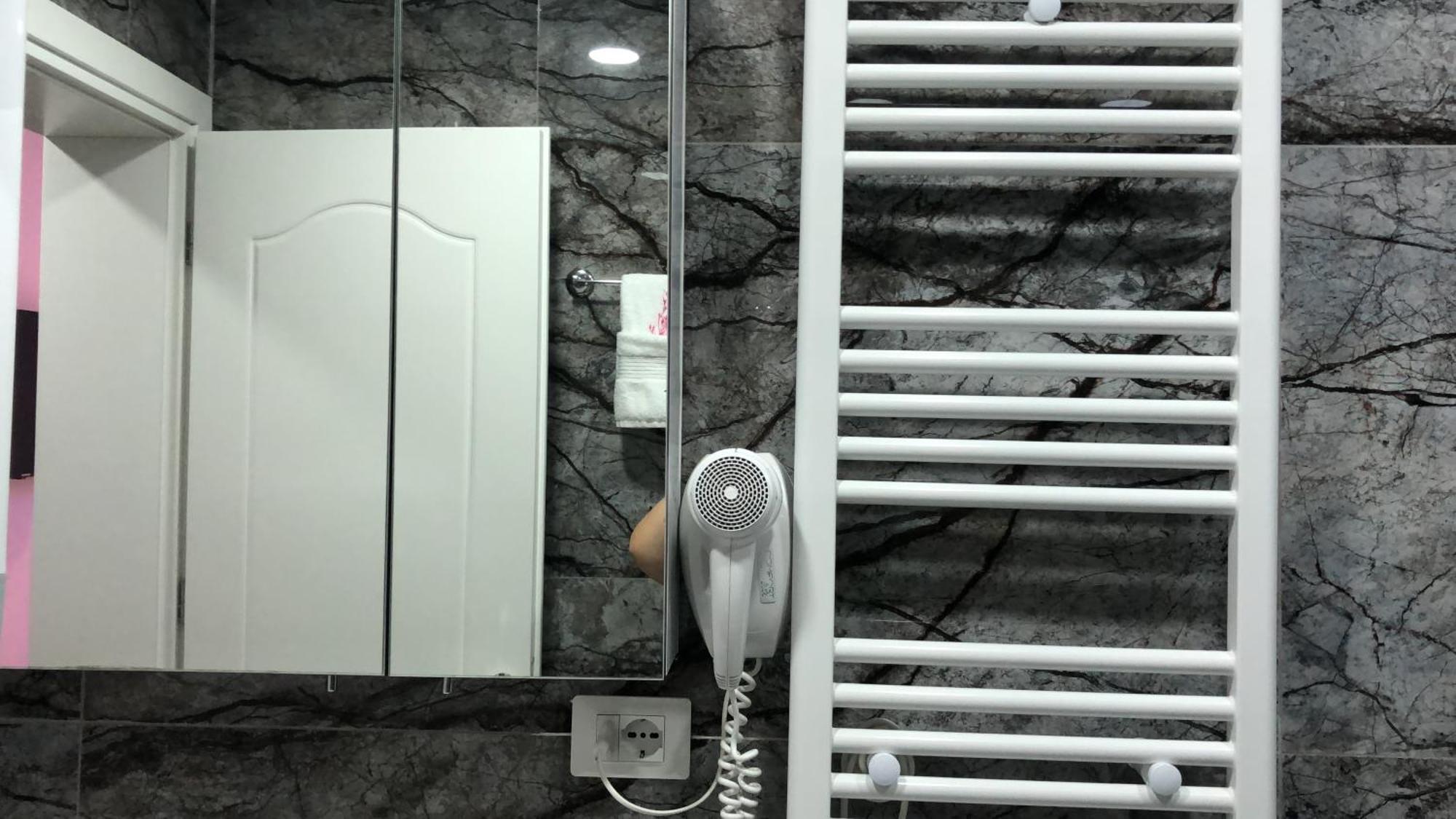 Deluxe In Center Apartment *